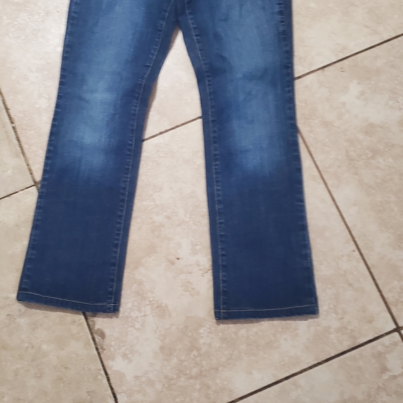 Levis - Picture 8 of 8